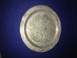 Madaras díszítésű méretes (33,6 cm átmérő) antik réz tálca