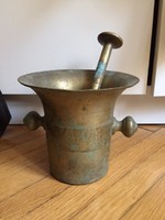 Large copper mortar with pestle (nb)