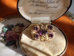 Antik filigrán bross lila kövekkel