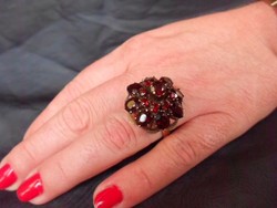 Ezüst gyűrű rubin kövekkel 14 karátos vastag aranyozással.