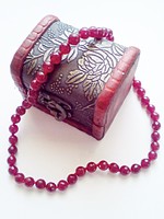 Természetes rubin  nyaklánc, 8 mm-s fazettált gyöngyökből