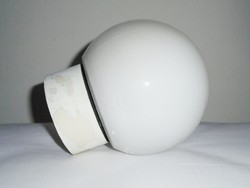 Retro mennyezeti lámpa - fehér üveg gömb bura, porcelán foglalat - Szarvasi Vas Fém Szövetkezet