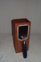 VÁZA - ÚJ - 24 x 9 x 9 cm - KERÁMIA - FÉM - FA - KÜLÖNLEGES AJÁNDÉK HÁZAVATÓRA stb.