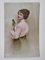 Lány hegedűvel romantikus képeslap 