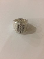 Serbakow Tibor ötvös művész által tervezett és készített ezüst gyűrű