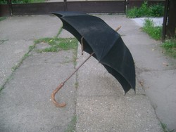Régi fa nyelű esernyő - sérült