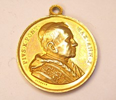 X. Piusz pápa 1904-es aranyozott bronz medál.
