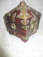 Rézveretes Kínai ékszerdoboz,kincses ládika.