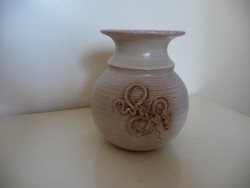 Szürke kerámia váza