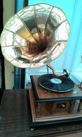 Tölcséres gramofon III