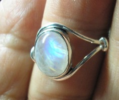 925 ezüst gyűrű 19,3/60,6 mm, szivárványos holdkővel
