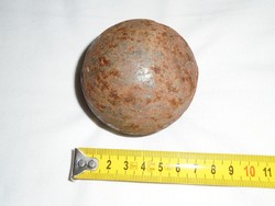 Ágyúgolyó vasgolyó - 7 cm átmérő - 1.3 kg