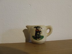 Kisméretű  vitrindísz, babaház kellék: porcelán mini kiöntő