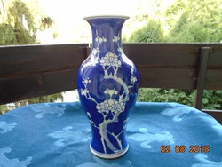 Jingdezhen PRUNUS (=cseresznyefavirág) MEIPING kobaltkék-fehér váza