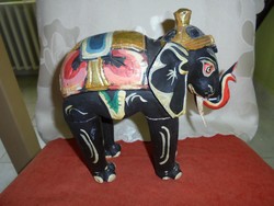 Régi faragott, festett elefánt figura