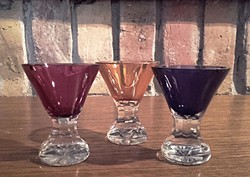 Antik ART DECO 3 féle színű üveg pohár,stampedli(röviditalos,likőrös kínáló 3 darabos készlet)