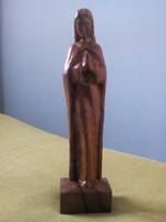 Fából faragott Madonna (Mária) szobor