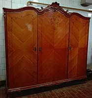 3 ajtós intarziás neobarokk ruhás szekrény
