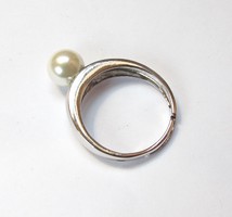 Ródiumozott holland ezüst gyűrű igazgyönggyel.