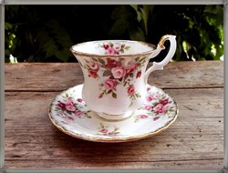 Hibátlan Royal Albert Cottage Garden porcelán csésze szett 1,5 dl-es csészével.