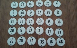30 db zománcozott számkarika a 60-as évekből