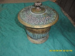 Antik öntött vas fedeles urna