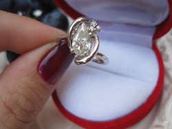 Moissanit eljegyzési ezüst gyűrű cseppalakú gyémánt, fehéraranyozva