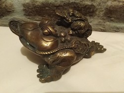 Sárgaréz háromlábú béka Feng Shui szimbólum