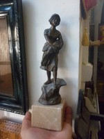 antik nőalakos bronzírozott spiáter szobor