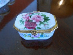 Porcelán ékszertartó dobozka, szögletes, rózsás