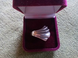 Legyező formájú, modern fazonú ezüst gyűrű
