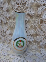 Hollóházi lüszteres váza Honvéd logóval