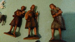 Régi kézzel faragott és festett három királyok Betlehemes figurák