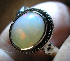 925 ezüst gyűrű, 16,5/51,8 mm, etióp opál drágakővel