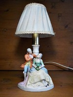 Romantikus figurális porcelán testes asztali lámpa , jelzett német porcelán
