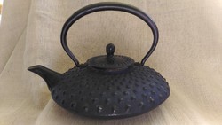 Öntött vas keleti tea kiöntő szűrővel
