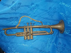​​régi réz trombita,