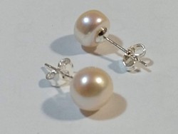 Pezsgő színű 9 mm-s Akoya ​gyöngy fülbevaló​, jelölt 925-s ezüst szerelékkel​