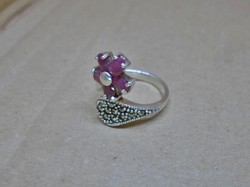 Nagyon szép  ezüstgyűrű valódi rubinokkal,markazittal