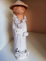 Antalfiné Szente Katalin kalapos kerámia hölgy fehér uszkár kutyával hibátlan