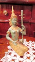 Thaiföldi zenész bronz szobor