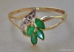 Tömör arany gyűrű 4 márki csiszolású smaragd és 2 brill csiszolású gyémánt kővel