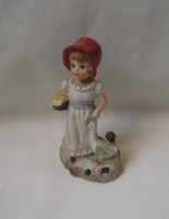 Porcelán bizkvit kislány szobor (liba,virág szedő lány figura)