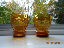Antik borostyán metszett  üveg pohár csiszolt mintával-2 db