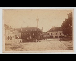 Keményhátú fotó - Lajtabruck (Bruck an der Leitha) főtér, 1870k.