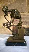 Milo Gondolkodó csontváz  bronz szobor