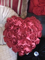 Szív alakú csupa rózsa virágpárna díszpárna