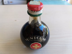 Mini Unicumos palack tartalmával együtt 1994-es évjárat.1500.-Ft