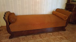  régi ágyneműtartós hattyúágy hengerpárnával 