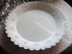 Fehér csipkés fém tálca vintage stílusban
